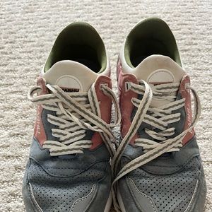 Karhu sneakers. Size 8.